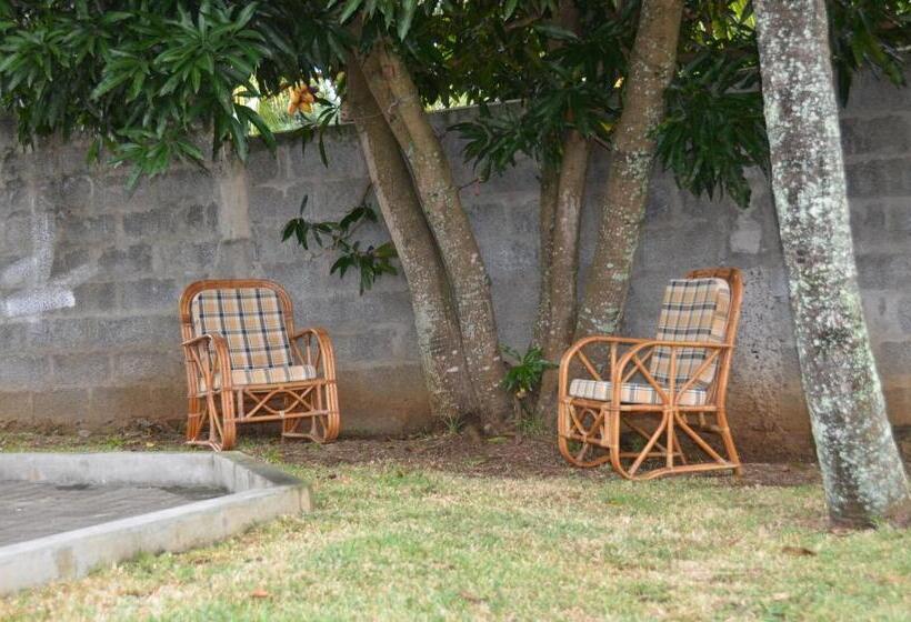 פנסיון Les Gentilhommieres Guest House