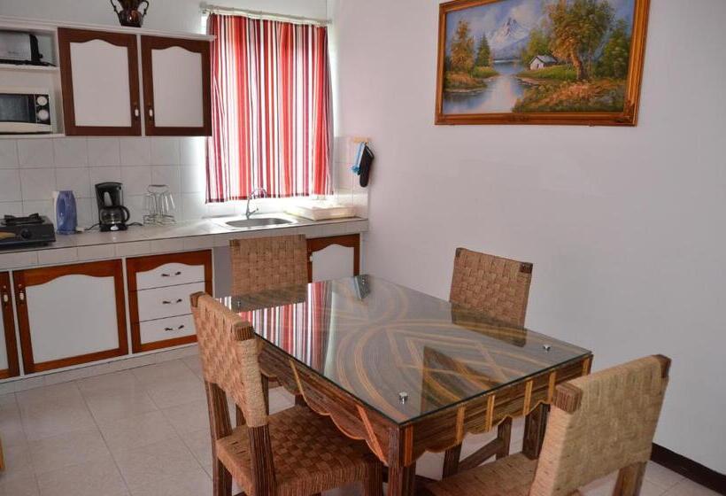 פנסיון Les Gentilhommieres Guest House