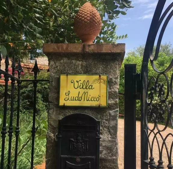 Aamiaismajoitus (B&B) Villa Ludoniccò