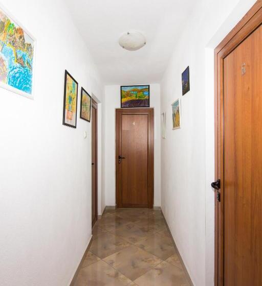 פנסיון Villa Rezos