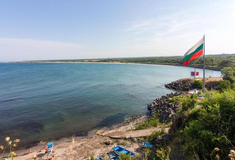 פנסיון Villa Rezos