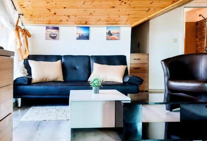 פנסיון Villa Rezos