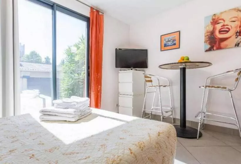 تختخواب و صبحانه Pied à Terre En Ville