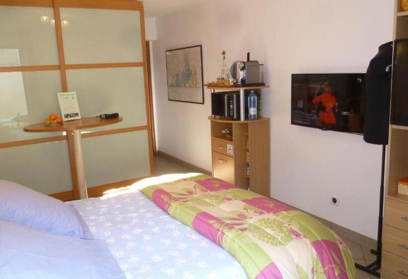 住宿加早餐  Pied à Terre En Ville