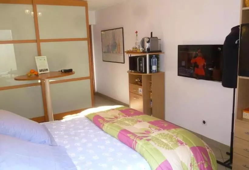 تختخواب و صبحانه Pied à Terre En Ville