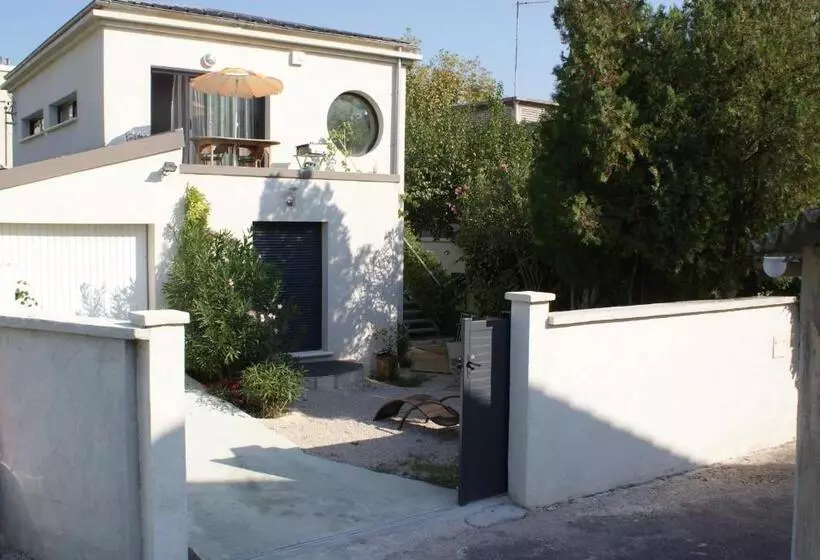تختخواب و صبحانه Pied à Terre En Ville