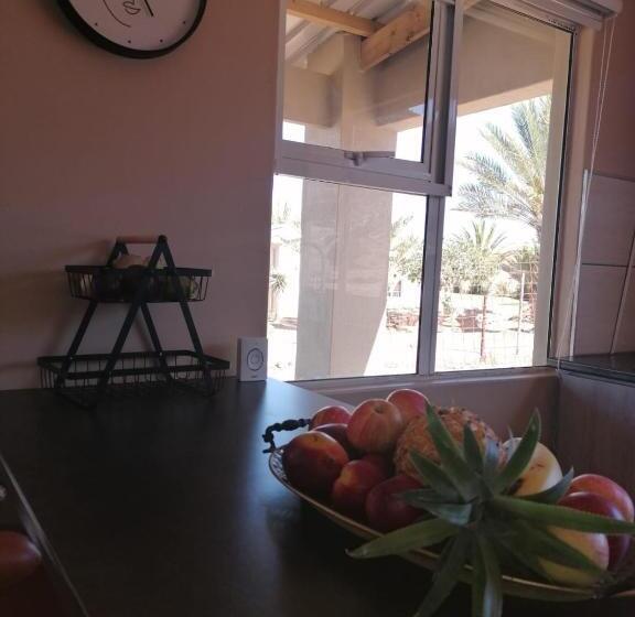 مبيت وإفطار Apollis Cottage