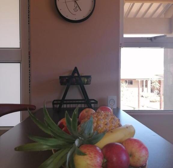 مبيت وإفطار Apollis Cottage