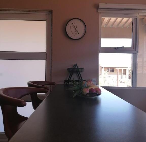 مبيت وإفطار Apollis Cottage