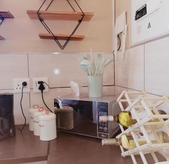 مبيت وإفطار Apollis Cottage