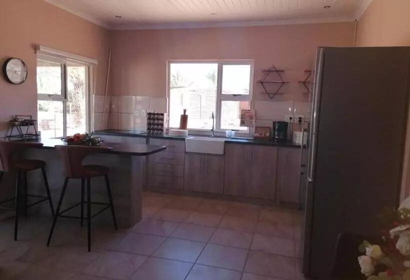 Aamiaismajoitus (B&B) Apollis Cottage