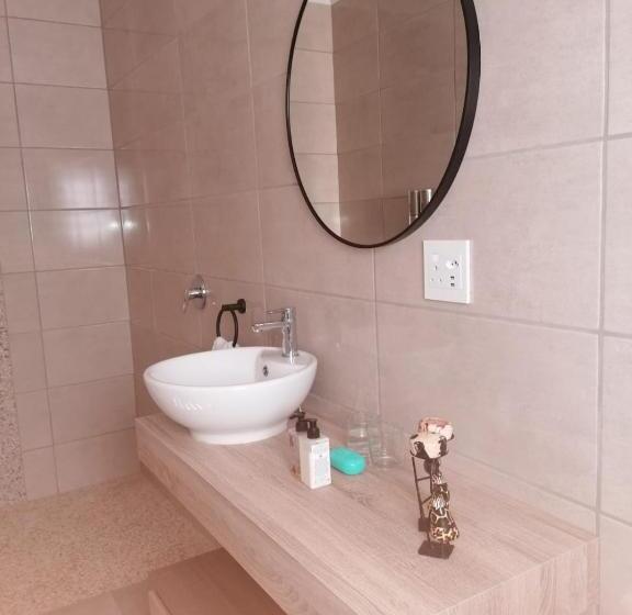 مبيت وإفطار Apollis Cottage