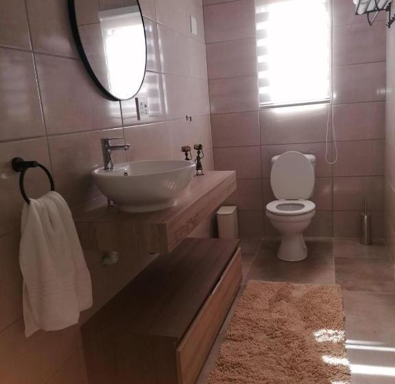 مبيت وإفطار Apollis Cottage