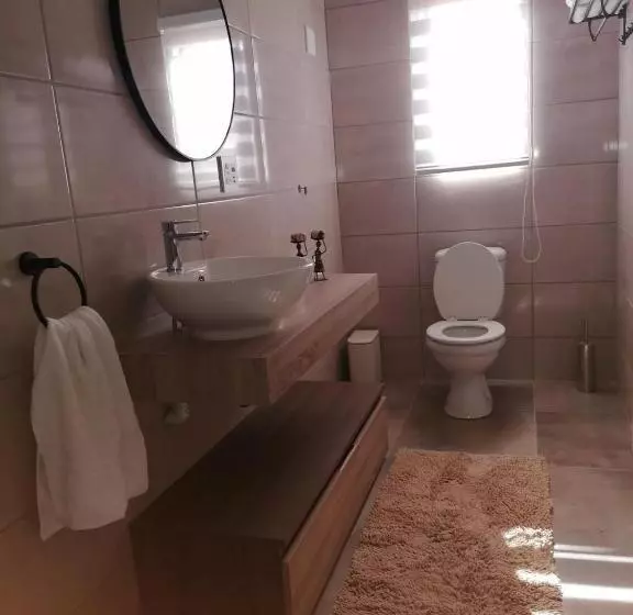 Aamiaismajoitus (B&B) Apollis Cottage