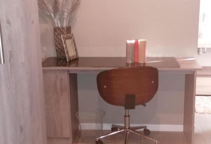 مبيت وإفطار Apollis Cottage