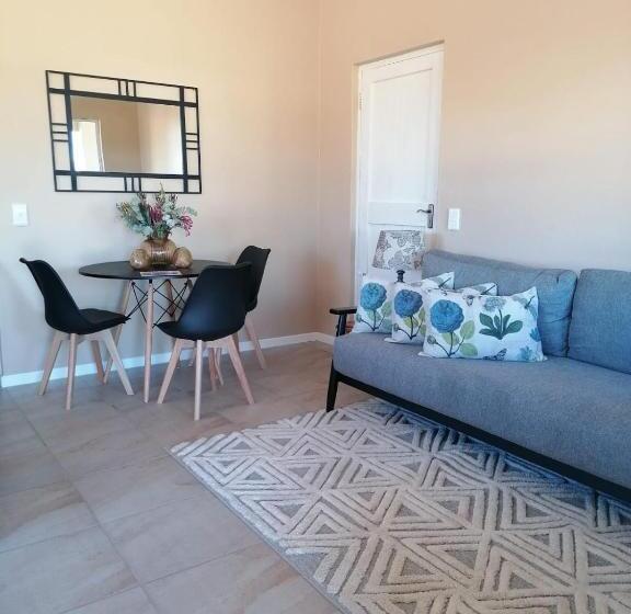 مبيت وإفطار Apollis Cottage