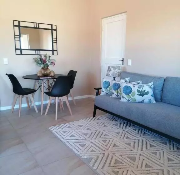 Aamiaismajoitus (B&B) Apollis Cottage