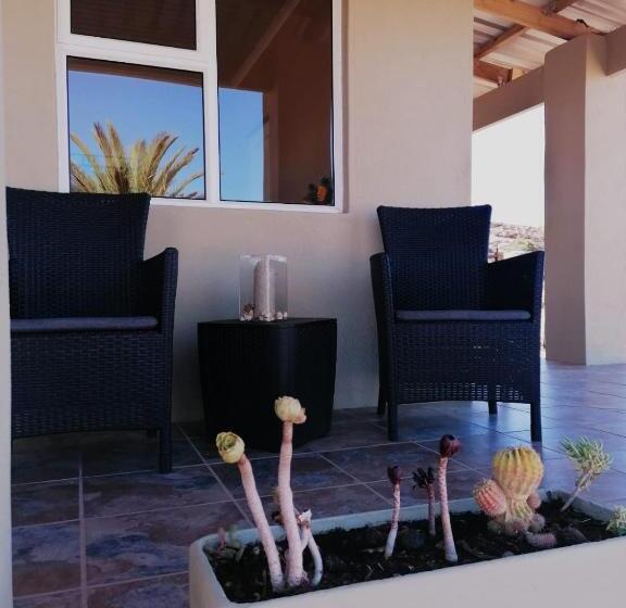 مبيت وإفطار Apollis Cottage