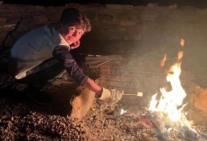 مبيت وإفطار Apollis Cottage