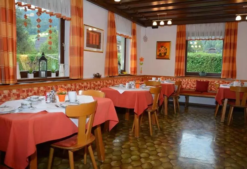 Aamiaismajoitus (B&B) Pension Kreischberg Mayer