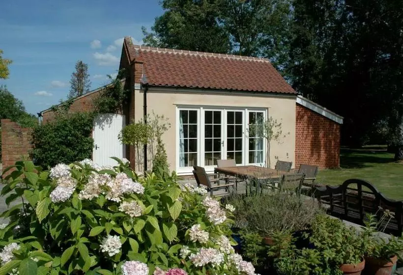 Aamiaismajoitus (B&B) Field Cottage Bed And Continental Breakfast