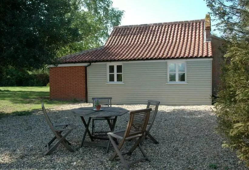 Aamiaismajoitus (B&B) Field Cottage Bed And Continental Breakfast