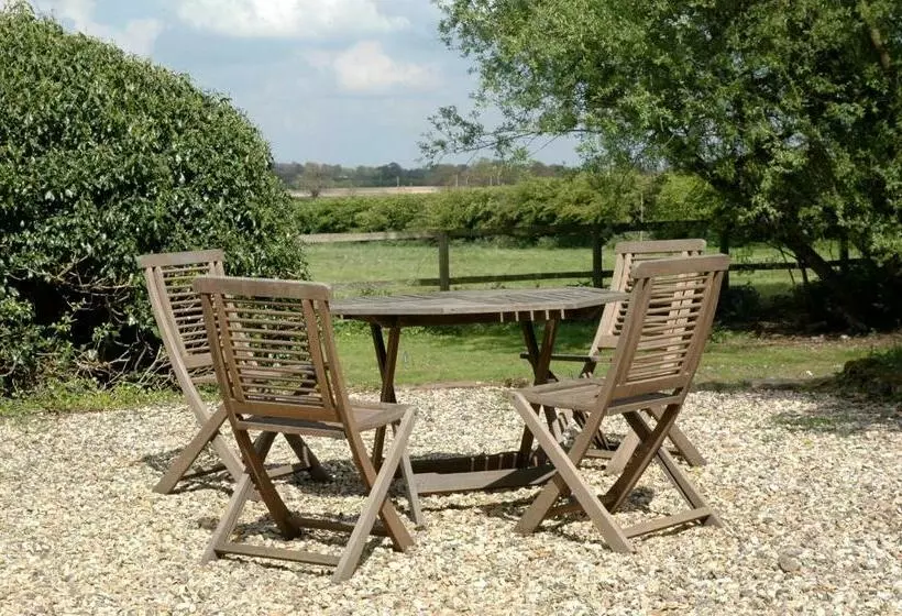 Aamiaismajoitus (B&B) Field Cottage Bed And Continental Breakfast