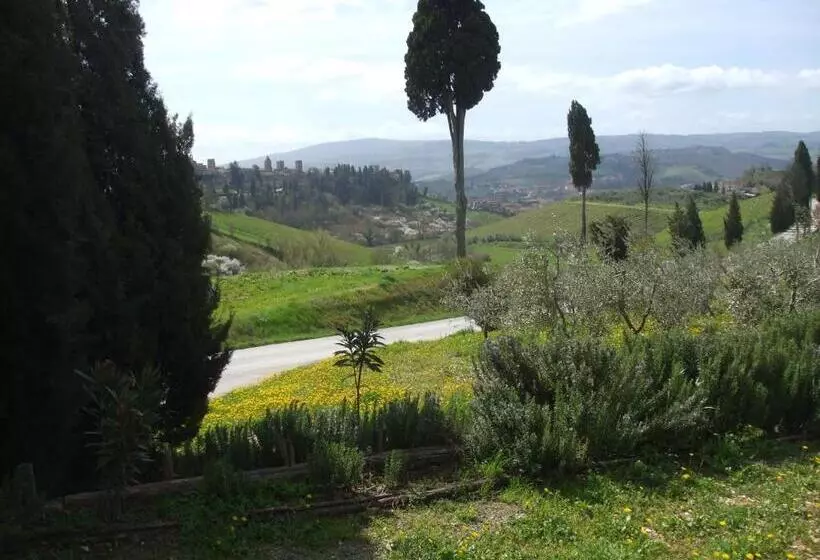 Hotelli Agriturismo Il Torrione