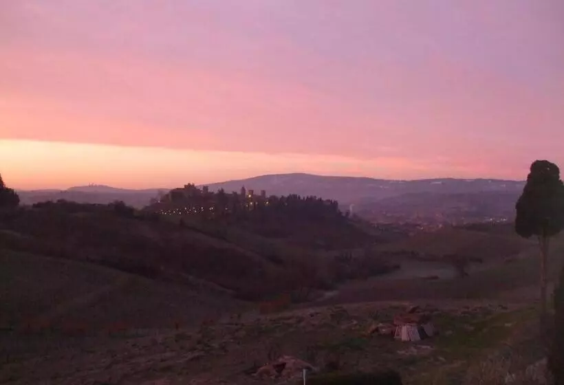 Hotelli Agriturismo Il Torrione