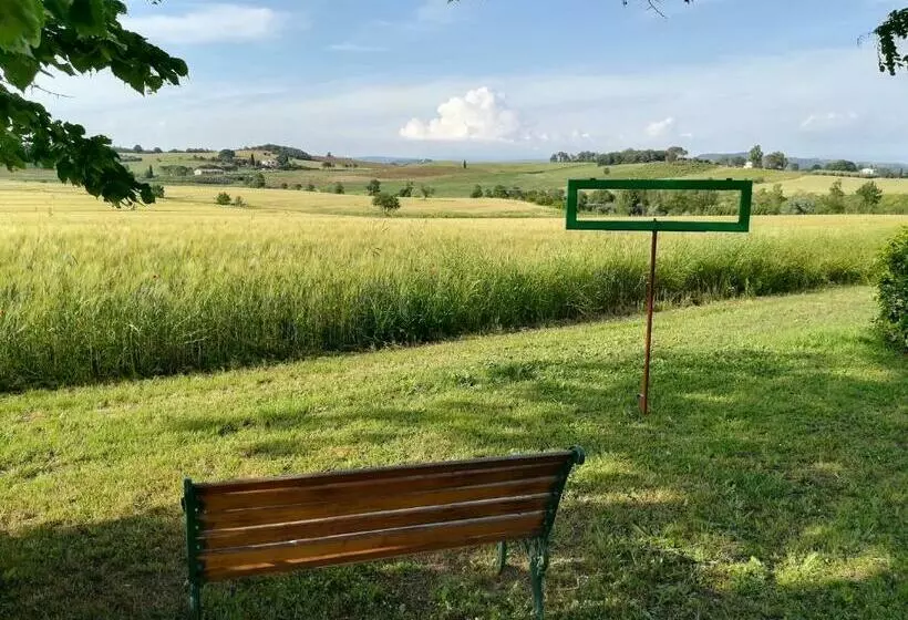 ホテル Agriturismo Poggio Sassineri