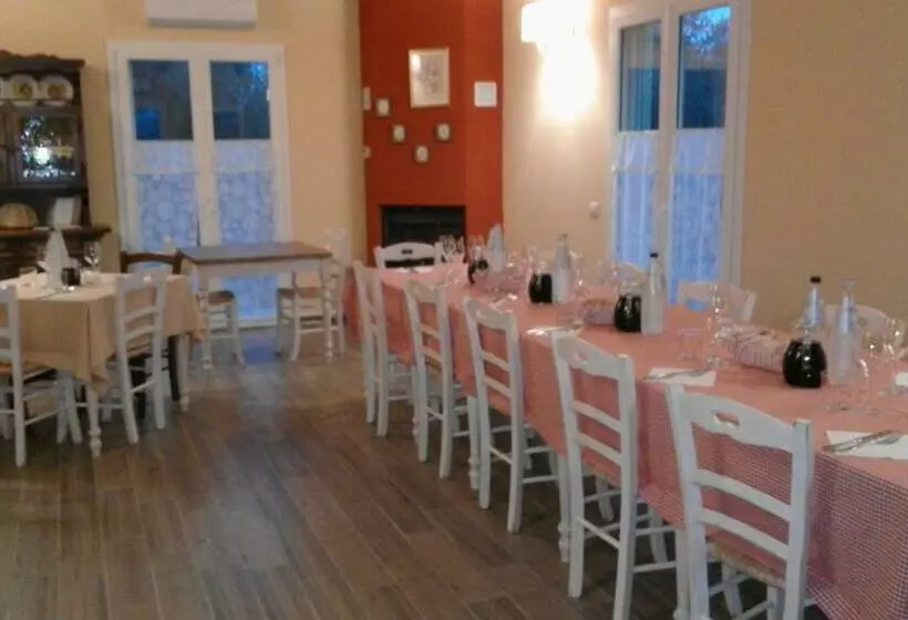 ホテル Agriturismo Poggio Sassineri