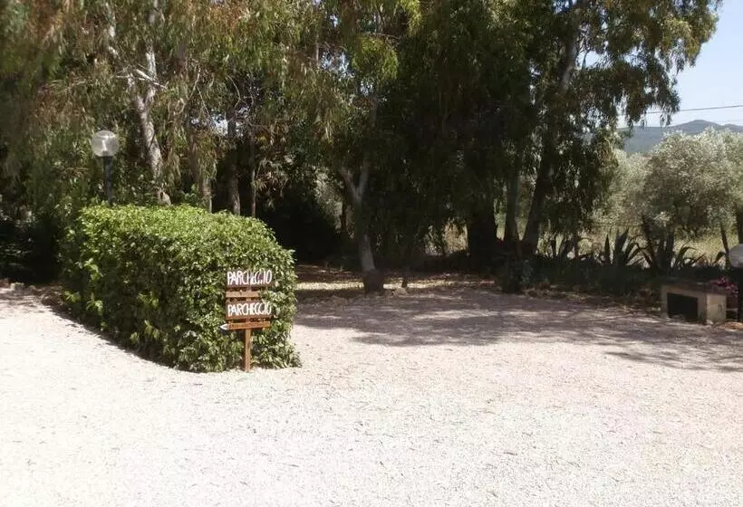 ホテル Agriturismo Poggio Sassineri