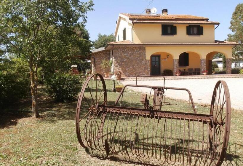 فندق Agriturismo Poggio Sassineri