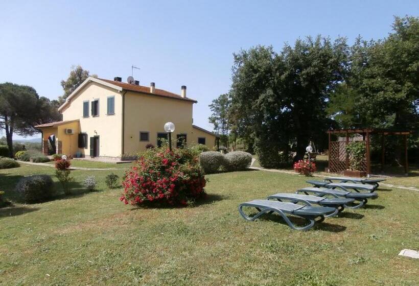 فندق Agriturismo Poggio Sassineri