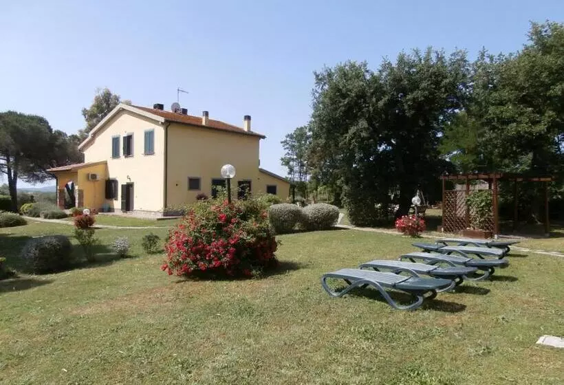 ホテル Agriturismo Poggio Sassineri