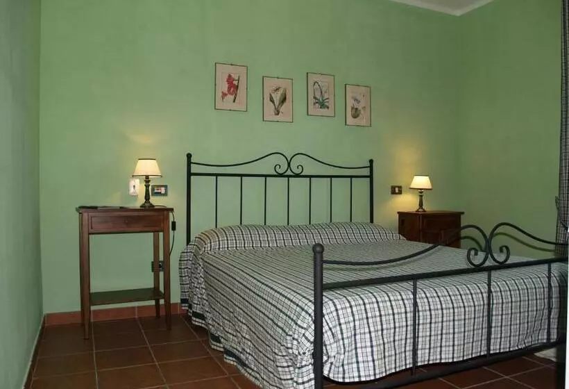 ホテル Agriturismo Poggio Sassineri