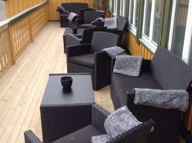 ペンション Lyngseidet Gjestegård As