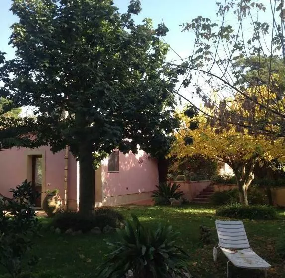 تختخواب و صبحانه Ai Cipressi