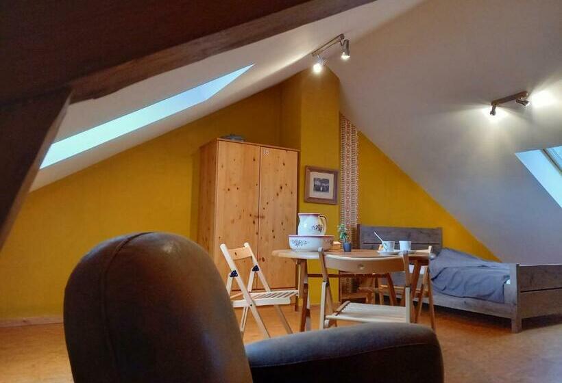 住宿加早餐  Aux Saveurs D Enneille