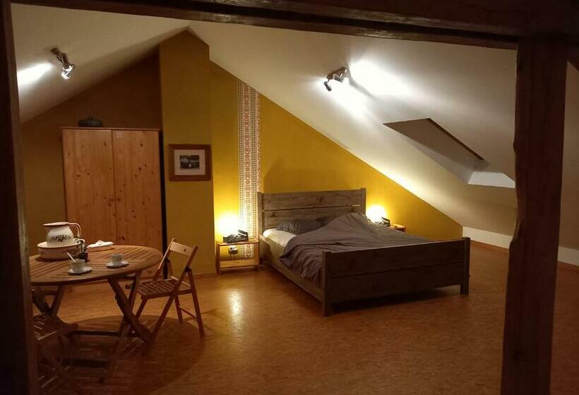 住宿加早餐  Aux Saveurs D Enneille