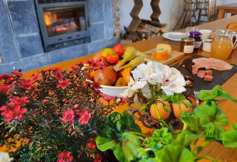 住宿加早餐  Aux Saveurs D Enneille