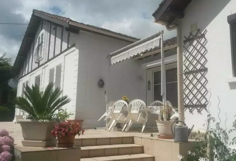 Aamiaismajoitus (B&B) Chambres D Hôtes Le Perdigon