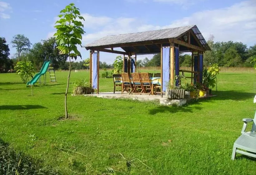 Aamiaismajoitus (B&B) Chambres D Hôtes Le Perdigon