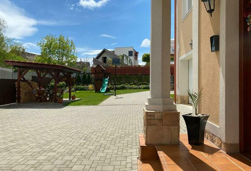 פנסיון Villa Butterfly