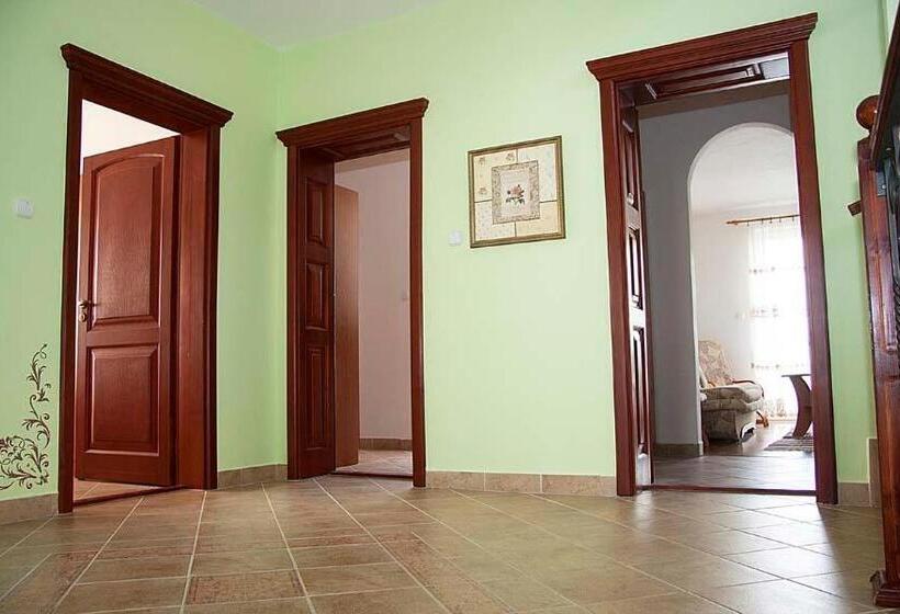 פנסיון Villa Butterfly