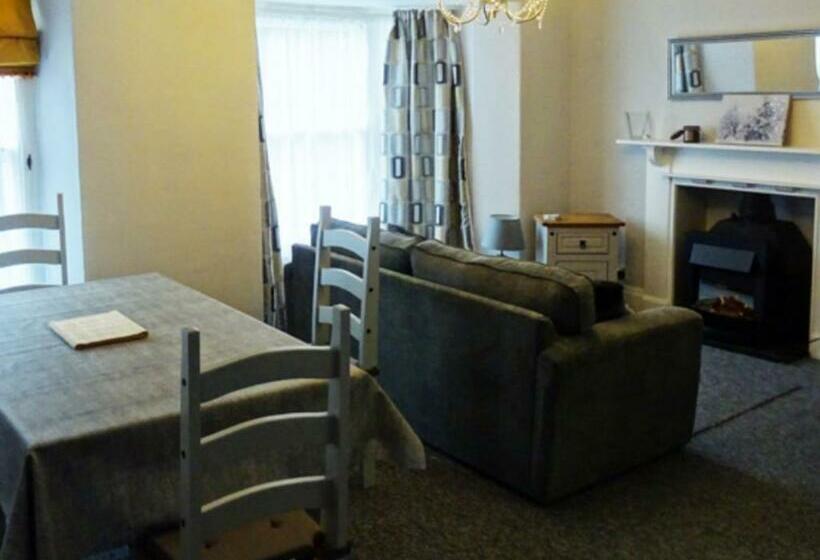 ベッドアンドブレックファースト Beechwood House