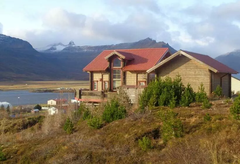 پانسیون Guesthouse Elínar Helgu