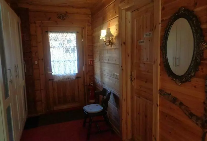 پانسیون Guesthouse Elínar Helgu
