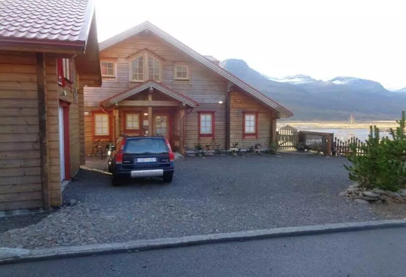 پانسیون Guesthouse Elínar Helgu