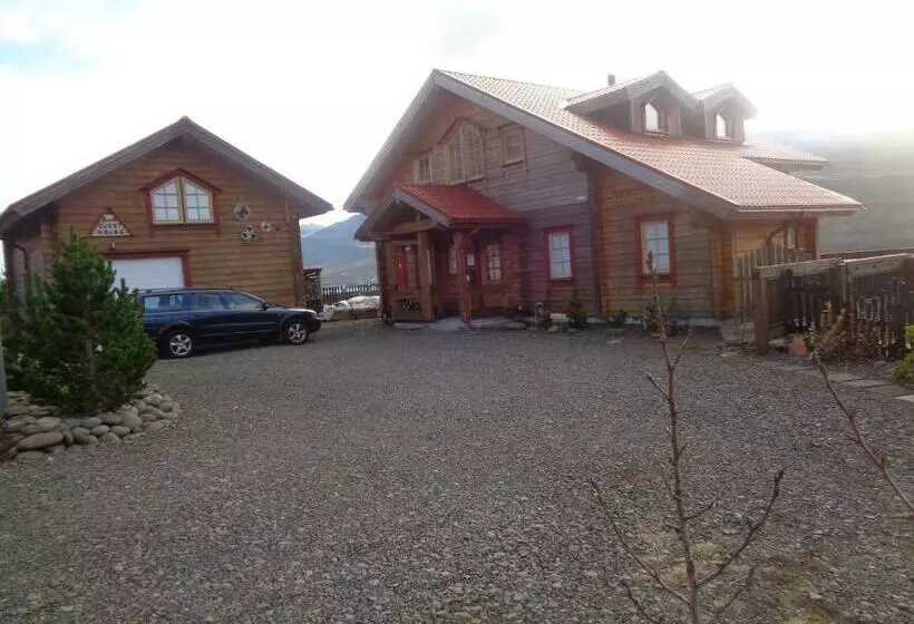 پانسیون Guesthouse Elínar Helgu